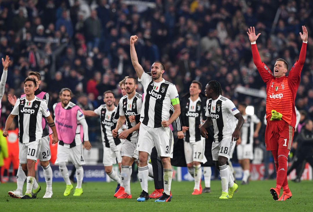  TURIN, ITALY - MARCH 12:  Juventus players  celebrate the victory at the end of the UEFA Champions League Round of 16 Second Leg match between Juventus and Club de Atletico Madrid at Allianz Stadium on March 12, 2019 in Turin, .  (Photo by Valerio Pennicino - Juventus FC/Juventus FC via Getty Images) 