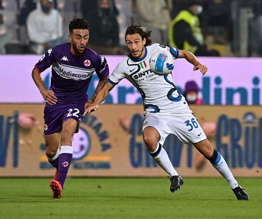 FLORENCE, ITALY - SEPTEMBER 21: Matteo Darmian of FC Internazionale competes for the ball with Nicolas Gonzalez of ACF Fiorentina during the Serie A match between ACF Fiorentina v FC Internazionale at Stadio Artemio Franchi on September 21, 2021 in Florence, Italy. (Photo by Mattia Ozbot - Inter/Inter via Getty Images) FLORENCE, ITALY - SEPTEMBER 21: Matteo Darmian of FC Internazionale competes for the ball with Nicolas Gonzalez of ACF Fiorentina during the Serie A match between ACF Fiorentina v FC Internazionale at Stadio Artemio Franchi on September 21, 2021 in Florence, Italy. (Photo by Mattia Ozbot - Inter/Inter via Getty Images)