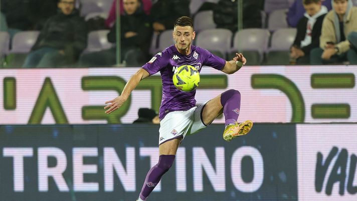 FLORENCE, ITALY - JANUARY 12: Aleksa Terzic of ACF Fiorentina in action during the Coppa Italia match between ACF Fiorentina and UC Sampdoria at Stadio Artemio Franchi on January 12, 2023 in Florence, Italy. (Photo by Gabriele Maltinti/Getty Images) Mercato – Terzic rimane in cima alla lista per la fascia sinistra - immagine 1