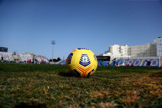 Getty Images Aggrediti in spiaggia 4 calciatori del Crotone dopo una sconfitta. La società: “Inaccettabile” - immagine 1