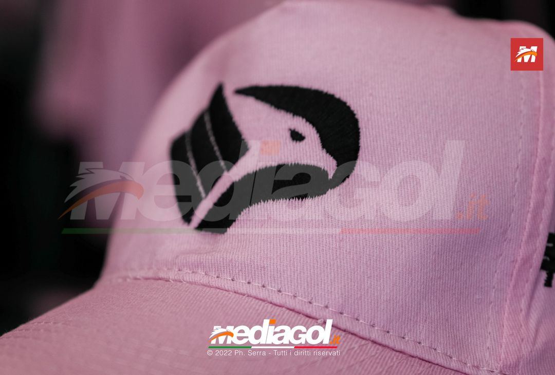 FOTO Palermo, code al Barbera per i cappellini omaggio agli abbonati (Gallery) - immagine 9