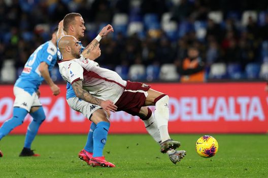 NAPLES, ITALY - FEBRUARY 29: Stanislav Lobotka of SSC Napoli vies with Simone Zaza of Torino FC during the Serie A match between SSC Napoli and Torino FC at Stadio San Paolo on February 29, 2020 in Naples, Italy. (Photo by Francesco Pecoraro/Getty Images) NAPLES, ITALY - FEBRUARY 29: Stanislav Lobotka of SSC Napoli vies with Simone Zaza of Torino FC during the Serie A match between SSC Napoli and Torino FC at Stadio San Paolo on February 29, 2020 in Naples, Italy. (Photo by Francesco Pecoraro/Getty Images)
