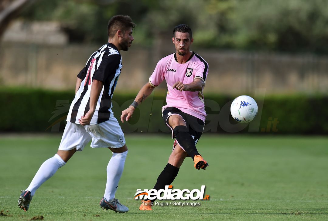  PALERMO, ITALY - AUGUST 18:  Alessandro Salvi of Palermo in action during the pre-season friendly match between US Citta' di Palermo and Sicula Leonzio at Carmelo Onorato training center on August 18, 2018 in Palermo, Italy.  (Photo by Tullio M. Puglia/Getty Images) 