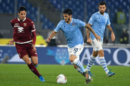  ROME, ITALY - OCTOBER 30: Luis Alberto of SS Lazio competes for the ball with Daniele Baselli of Torino FC during the Serie A match between SS Lazio and Torino FC at Stadio Olimpico on October 30, 2019 in Rome, Italy. (Photo by Marco Rosi/Getty Images) 