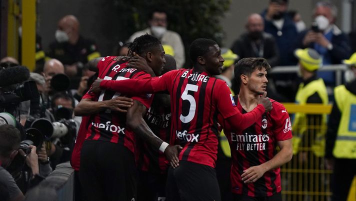 milan premiazione scudetto inter