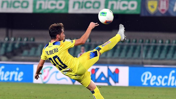 VERONA, ITALY - JULY 31: Luca Palmiero of Pescara Calcio in action during the serie B match between Chievo Verona and Pescara Calcio at Stadio Marcantonio Bentegodi on July 31, 2020 in Verona, Italy. (Photo by Alessandro Sabattini/Getty Images for Lega Serie B) VERONA, ITALY - JULY 31: Luca Palmiero of Pescara Calcio in action during the serie B match between Chievo Verona and Pescara Calcio at Stadio Marcantonio Bentegodi on July 31, 2020 in Verona, Italy. (Photo by Alessandro Sabattini/Getty Images for Lega Serie B)