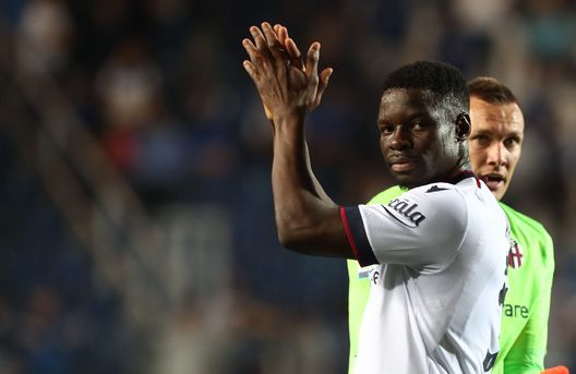 BERGAMO, ITALY - AUGUST 28: Adama Soumaoro of Bologna FC at the end of the Serie A match between Atalanta BC and Bologna FC at Gewiss Stadium on August 28, 2021 in Bergamo, . (Photo by Marco Luzzani/Getty Images) Consigli Fantacalcio, 5 difensori per la 13a giornata: Faraoni e Karsdorp, frecce su cui puntare- immagine 3