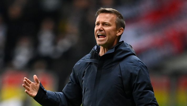 FRANKFURT AM MAIN, GERMANY - FEBRUARY 20: Jesse Marsch, Manager of RB Salzburg reacts during the UEFA Europa League round of 32 first leg match between Eintracht Frankfurt and RB Salzburg at Commerzbank Arena on February 20, 2020 in Frankfurt am Main, Germany. (Photo by Matthias Hangst/Bongarts/Getty Images) Lipsia-PSG, Marsch è furioso con l’arbitro: “In certi momenti sembrava volere un autografo di Neymar…” - immagine 1