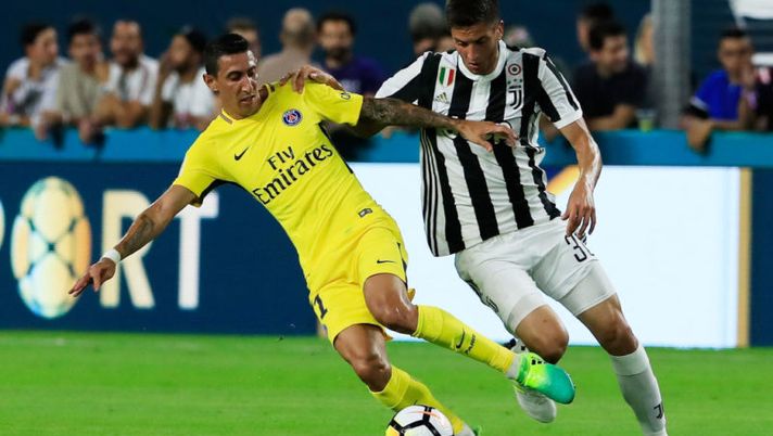 MIAMI GARDENS, FL - JULY 26: Marco Verratti #6 of Paris Saint-Germain vie for possession with Rodrigo Bentancur #30 of Juventus in the first half during their International Champions Cup 2017 match at Hard Rock Stadium on July 26, 2017 in Miami Gardens, Florida. (Photo by Cliff Hawkins/Getty Images) Il nuovo Bentancur: “Alla Juve ho preso 5 chili! Buffon mi ha sorpreso così…” - immagine 1