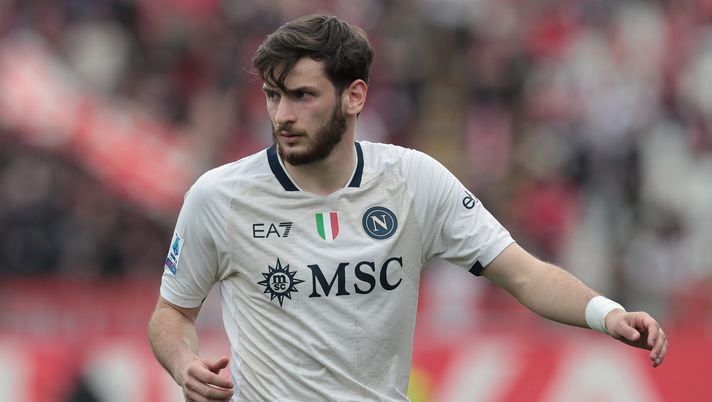 FOTO Kvara nominato calciatore del mese dai tifosi del Napoli: il riconoscimento - immagine 1