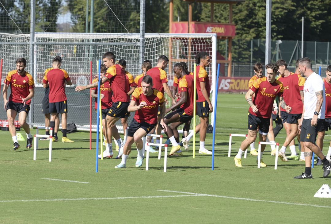 Trigoria, Roma In Campo Per Preparare La Sfida Contro Il Betis – FOTO ...