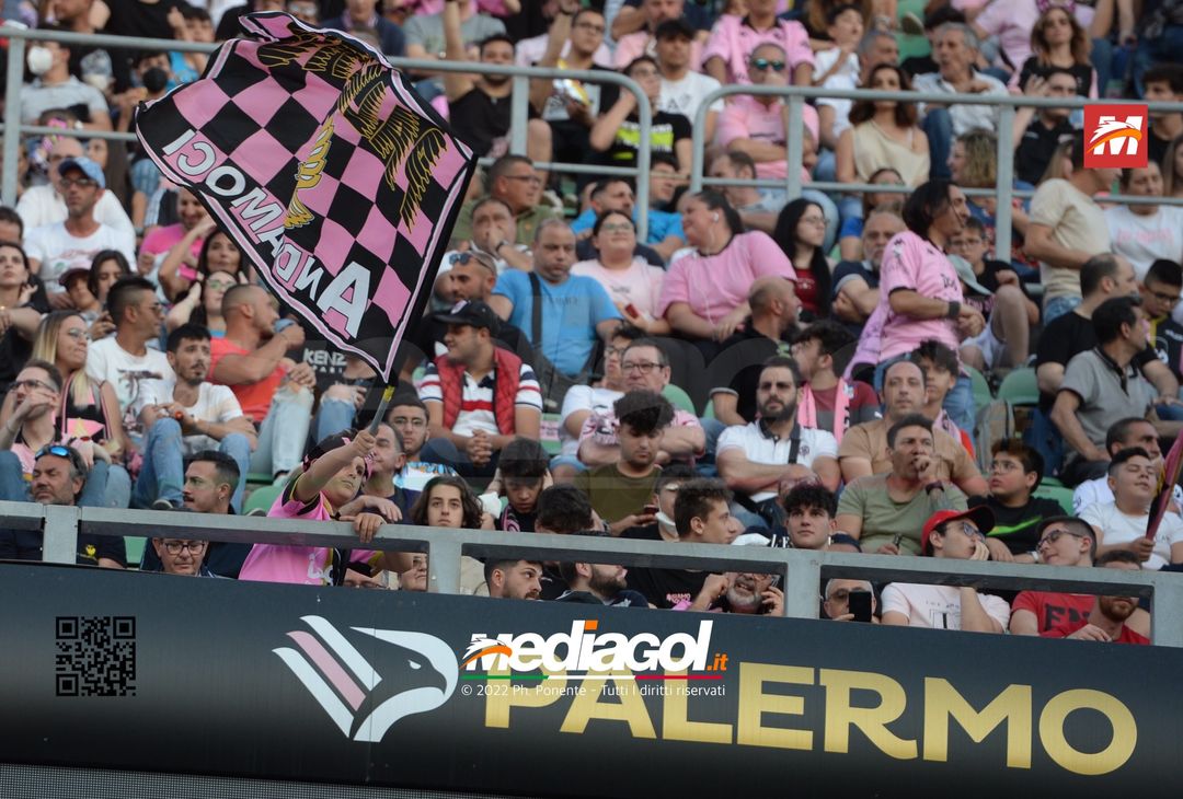 Fototifo, i tifosi allo stadio per Palermo-Feralpisaló 1-0 (gallery) - immagine 15