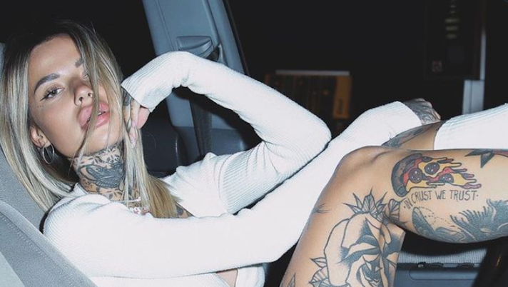 Zoe Cristofoli, look super sexy in macchina. Shooting bollente per lady Hernandez Zoe Cristofoli, look super sexy in macchina. Shooting bollente per lady Hernandez