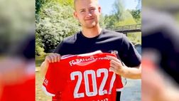 Il Bayern Monaco annuncia de Ligt con una bottiglia | VIDEO