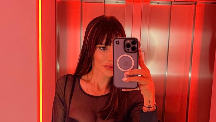 Look hot per lady D’Ambrosio. Enza in versione sexy, il commento di lady Sensi: “Sventola” Look hot per lady D’Ambrosio. Enza in versione sexy, il commento di lady Sensi: “Sventola” - immagine 1