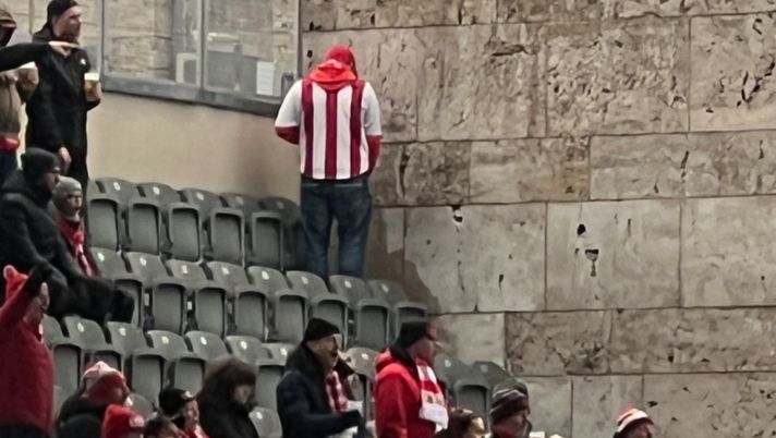 Fumogeno Hertha e plin plin Union: questo ed altro al derby di Berlino… Fumogeno Hertha e plin plin Union: questo ed altro al derby di Berlino… - immagine 1