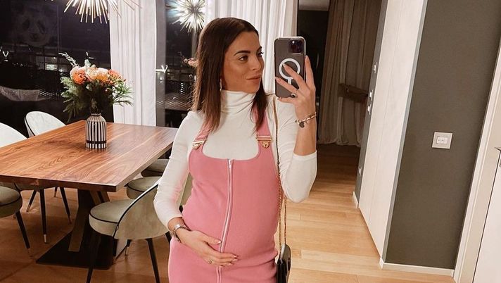 La gravidanza prosegue, lady Sensi ‘conferma’ il nome: “Dopo lo spoiler…” La gravidanza prosegue, lady Sensi ‘conferma’ il nome: “Dopo lo spoiler…”