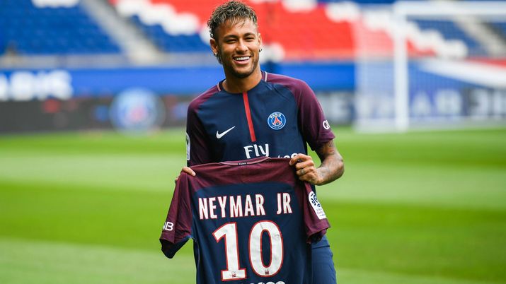 Neymar, nuovo attaccante del PSG Neymar, nuovo attaccante del PSG