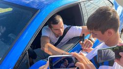 VIDEO FCIN1908 / Inter, ad Appiano arriva anche Mkhitaryan: autografi ai tifosi