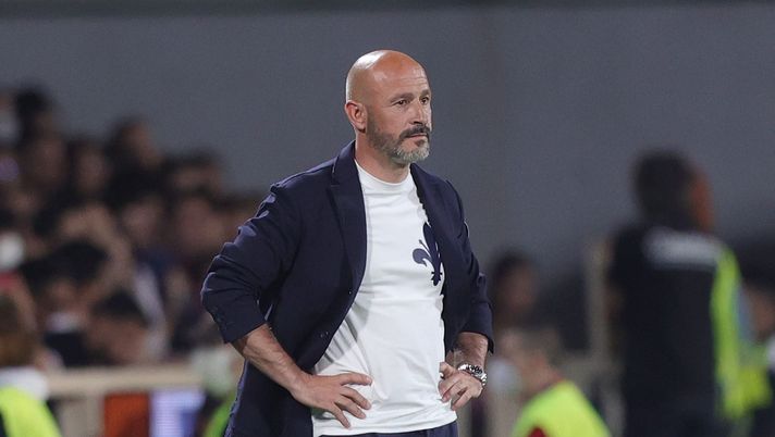 FLORENCE, ITALY - MAY 21: Vincenzo Italiano manager of ACF Fiorentina looks on during the Serie A match between ACF Fiorentina and Juventus at Stadio Artemio Franchi on May 21, 2022 in Florence, Italy. (Photo by Gabriele Maltinti/Getty Images) Italiano in Fiorentina-Juventus