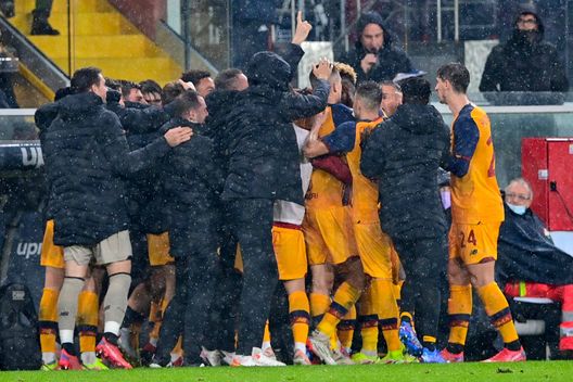 Getty Images Roma, Afena-Gyan segna il primo gol in Serie A e corre ad abbracciare Mourinho- immagine 2