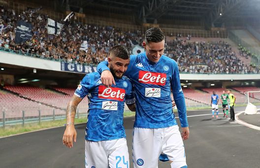  NAPLES, ITALY - AUGUST 25: Lorenzo Insigne and Jose Callejon players of SSC Napoli celebrate the victory after the serie A match between SSC Napoli and AC Milan at Stadio San Paolo on August 25, 2018 in Naples, Italy. (Photo by Francesco Pecoraro/Getty Images) 