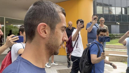 Mkhitaryan, visite e firma: la prima giornata da giocatore dell’Inter | VIDEO