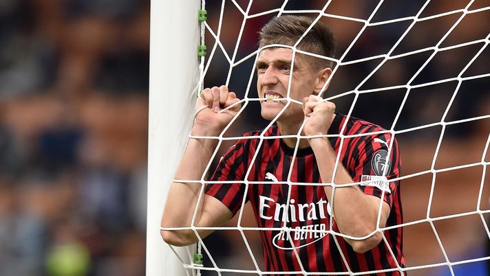 MILAN, ITALY - SEPTEMBER 21: Krzysztof Piatek of Milan shows his dejection during the Serie A match between AC Milan and FC Internazionale at Stadio Giuseppe Meazza on September 21, 2019 in Milan, Italy. (Photo by Tullio M. Puglia/Getty Images) MILAN, ITALY - SEPTEMBER 21: Krzysztof Piatek of Milan shows his dejection during the Serie A match between AC Milan and FC Internazionale at Stadio Giuseppe Meazza on September 21, 2019 in Milan, Italy. (Photo by Tullio M. Puglia/Getty Images)
