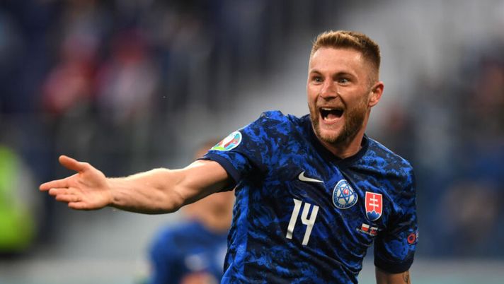 SAINT PETERSBURG, RUSSIA - JUNE 14: Milan Skriniar of Slovakia celebrates after scoring their side's second goal during the UEFA Euro 2020 Championship Group E match between Poland and Slovakia at the Saint Petersburg Stadium on June 14, 2021 in Saint Petersburg, Russia. (Photo by Kirill Kudryavtsev - Pool/Getty Images) Inter, Gazzetta: “Si stringono i tempi per Skriniar al PSG: le cifre. Poi due difensori in entrata” - immagine 1