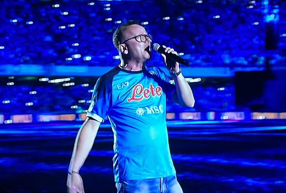 GALLERY Gigi D’Alessio fa impazzire il Maradona: lo show del cantante - immagine 2