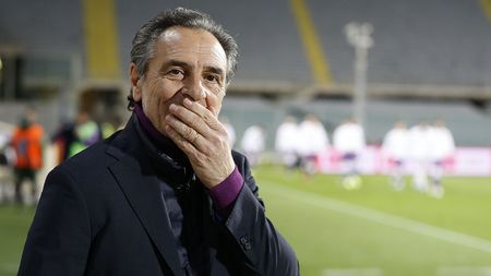 FLORENCE, ITALY - FEBRUARY 19: Cesare Prandelli manager of ACF Fiorentiona reacts during the Serie A match between ACF Fiorentina and Spezia Calcio at Stadio Artemio Franchi on February 19, 2021 in Florence, Italy. (Photo by Gabriele Maltinti/Getty Images) FLORENCE, ITALY - FEBRUARY 19: Cesare Prandelli manager of ACF Fiorentiona reacts during the Serie A match between ACF Fiorentina and Spezia Calcio at Stadio Artemio Franchi on February 19, 2021 in Florence, Italy. (Photo by Gabriele Maltinti/Getty Images)
