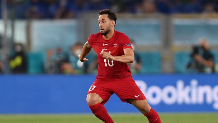 ROME, ITALY - JUNE 11: Hakan Calhanoglu of Turkey runs with the ball during the UEFA Euro 2020 Championship Group A match between Turkey and Italy at the Stadio Olimpico on June 11, 2021 in Rome, Italy. (Photo by Mike Hewitt/Getty Images) ROME, ITALY - JUNE 11: Hakan Calhanoglu of Turkey runs with the ball during the UEFA Euro 2020 Championship Group A match between Turkey and Italy at the Stadio Olimpico on June 11, 2021 in Rome, Italy. (Photo by Mike Hewitt/Getty Images)