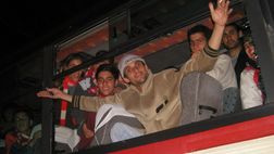 Israele, derby ad Haifa: razzi sequestrati e tifosi Maccabi a casa sul pullman senza vetri…