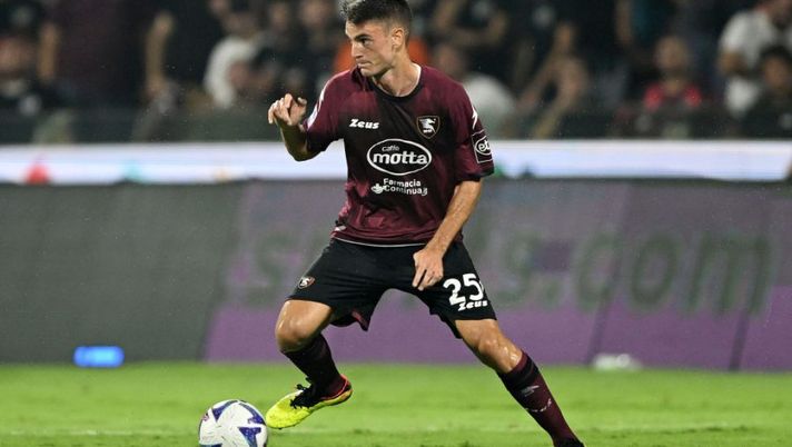 SALERNO, ITALY - SEPTEMBER 16: Giulio Maggiore of Salernitana during the Serie A match between Salernitana and US Lecce at Stadio Arechi on September 16, 2022 in Salerno, Italy. (Photo by Francesco Pecoraro/Getty Images) ULTIM’ORA – Ecco l’esito degli esami per Maggiore: il comunicato ufficiale - immagine 1