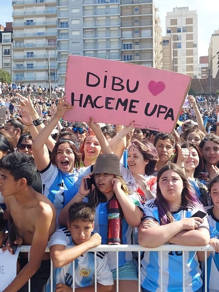 Mar del Plata, un tifoso del Dibu Martinez: dipinge il camion con il suo soprannome- immagine 2