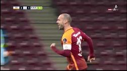 VIDEO / In Turchia si gioca a Natale, Sneijder fa doni magici: tre assist e questa perla