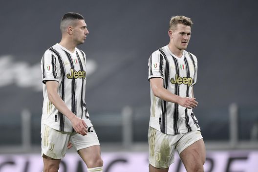 I difensori della Juventus Merih Demiral e Matthijs De Ligt I difensori della Juventus Merih Demiral e Matthijs De Ligt