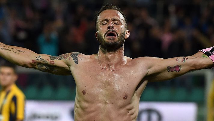 PALERMO, ITALY - MAY 15:  Alberto Gilardino of Palmero celebrates after scoring his team's third goal during the Serie A match between US Citta di Palermo and Hellas Verona FC at Stadio Renzo Barbera on May 15, 2016 in Palermo, Italy.  (Photo by Tullio M. Puglia/Getty Images)  PALERMO, ITALY - MAY 15:  Alberto Gilardino of Palmero celebrates after scoring his team's third goal during the Serie A match between US Citta di Palermo and Hellas Verona FC at Stadio Renzo Barbera on May 15, 2016 in Palermo, Italy.  (Photo by Tullio M. Puglia/Getty Images)