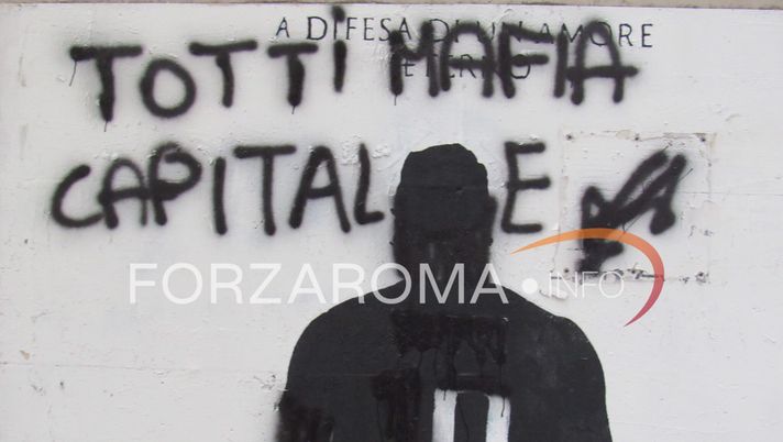 “Totti mafia capitale”, imbrattato il murale di via Licia. I tifosi: “Vergognatevi” – FOTO – VIDEO 