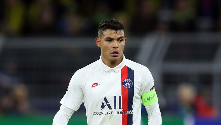 DORTMUND, GERMANY - FEBRUARY 18: Thiago Silva of Paris Saint-Germain controls the ball during the UEFA Champions League round of 16 first leg match between Borussia Dortmund and Paris Saint-Germain at Signal Iduna Park on February 18, 2020 in Dortmund, Germany. (Photo by Alex Grimm/Getty Images) DORTMUND, GERMANY - FEBRUARY 18: Thiago Silva of Paris Saint-Germain controls the ball during the UEFA Champions League round of 16 first leg match between Borussia Dortmund and Paris Saint-Germain at Signal Iduna Park on February 18, 2020 in Dortmund, Germany. (Photo by Alex Grimm/Getty Images)