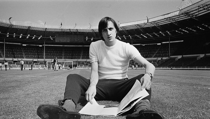 Dutch footballer Johan Cruyff (1947 - 2016) of Dutch team Ajax Amsterdam, in Wembley Stadium, London, UK, 1st June 1971.  (Photo by R. Powell/Daily Express/Getty Images) 