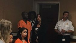 Armero in tuta arancione: la foto che ha fatto il giro del mondo