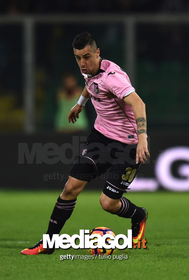  PALERMO, ITALY - DECEMBER 22: Ilija Nestorovski of Palermo in action during the Serie A match between US Citta di Palermo and Pescara Calcio at Stadio Renzo Barbera on December 22, 2016 in Palermo, Italy.  (Photo by Tullio M. Puglia/Getty Images)  