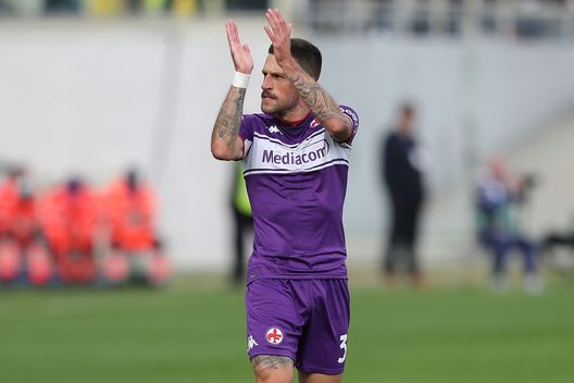 FLORENCE, ITALY - OCTOBER 24: Cristiano Biraghi of ACF Fiorentina celebrates after scoring a goal during the Serie A match between ACF Fiorentina and Cagliari Calcio at Stadio Artemio Franchi on October 24, 2021 in Florence, Italy. (Photo by Gabriele Maltinti/Getty Images) FLORENCE, ITALY - OCTOBER 24: Cristiano Biraghi of ACF Fiorentina celebrates after scoring a goal during the Serie A match between ACF Fiorentina and Cagliari Calcio at Stadio Artemio Franchi on October 24, 2021 in Florence, Italy. (Photo by Gabriele Maltinti/Getty Images)