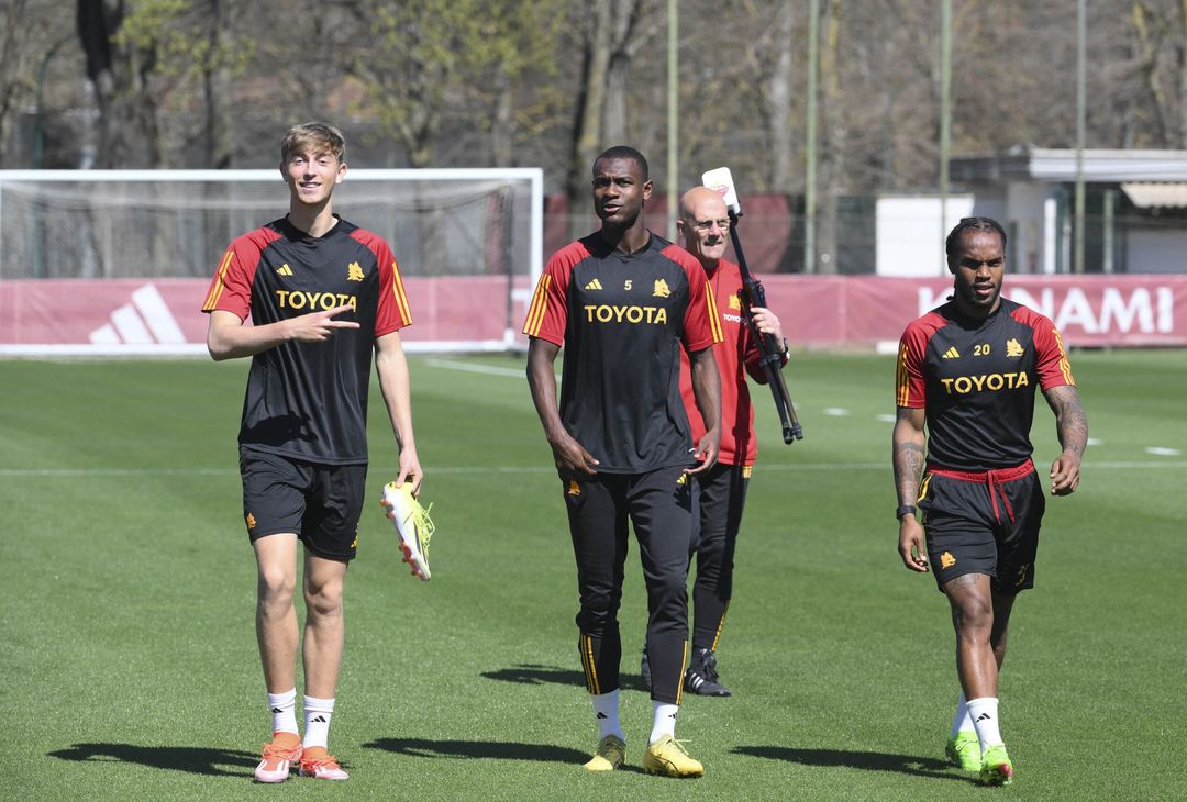 Trigoria, sorrisi e concentrazione nell’allenamento post derby – FOTOGALLERY - immagine 23