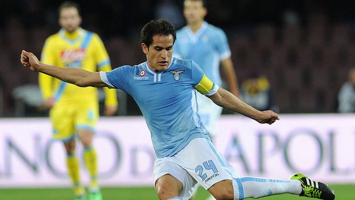 NAPLES, ITALY - JANUARY 29: Cristian Ledesma of Lazio in action during the TIM Cup match between SSC Napoli and SS Lazio at Stadio San Paolo on January 29, 2014 in Naples, Italy. (Photo by Giuseppe Bellini/Getty Images) NAPLES, ITALY - JANUARY 29: Cristian Ledesma of Lazio in action during the TIM Cup match between SSC Napoli and SS Lazio at Stadio San Paolo on January 29, 2014 in Naples, Italy. (Photo by Giuseppe Bellini/Getty Images)