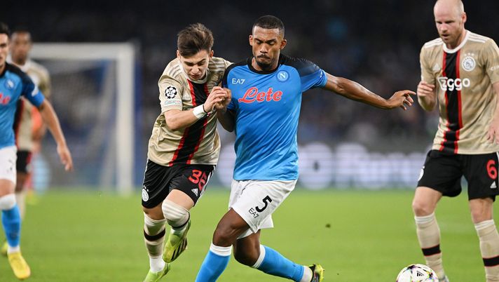 NAPLES, ITALY - OCTOBER 12: Francisco Conceicao of AFC Ajax battles for possession with Juan Jesus of SSC Napoli during the UEFA Champions League group A match between SSC Napoli and AFC Ajax at Stadio Diego Armando Maradona on October 12, 2022 in Naples, Italy. (Photo by Francesco Pecoraro/Getty Images) napoli ajax rrahmani