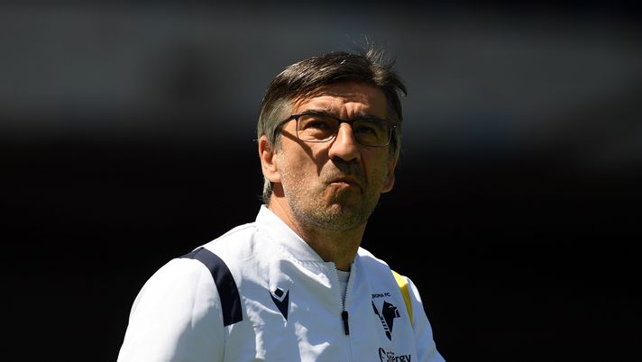 VERONA, ITALY - MAY 09: Ivan Juric head coach of Hellas Verona looks on before the Serie A match between Hellas Verona FC and Torino FC at Stadio Marcantonio Bentegodi on May 09, 2021 in Verona, Italy. Sporting stadiums around Italy remain under strict restrictions due to the Coronavirus Pandemic as Government social distancing laws prohibit fans inside venues resulting in games being played behind closed doors. (Photo by Alessandro Sabattini/Getty Images) VERONA, ITALY - MAY 09: Ivan Juric head coach of Hellas Verona looks on before the Serie A match between Hellas Verona FC and Torino FC at Stadio Marcantonio Bentegodi on May 09, 2021 in Verona, Italy. Sporting stadiums around Italy remain under strict restrictions due to the Coronavirus Pandemic as Government social distancing laws prohibit fans inside venues resulting in games being played behind closed doors. (Photo by Alessandro Sabattini/Getty Images)