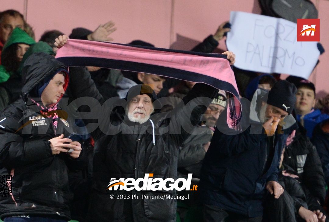 FOTOTIFO Palermo-Ternana 0-0, gli scatti ai tifosi al “Renzo Barbera” (Gallery) - immagine 38
