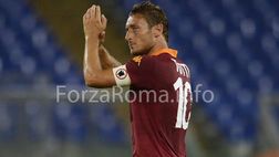 Roma-Genoa 3-1 TOTTI 225 volte: GRAZIE (VIDEO-FOTO)